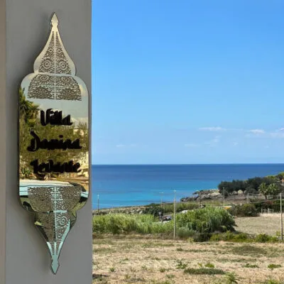 scritte in plexiglas